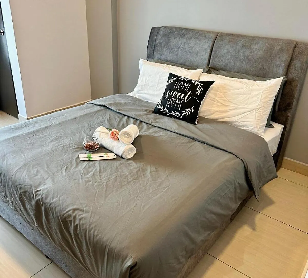 Nordic Industrial Style Austin Height 5-8pax Apartment Johor Bahru