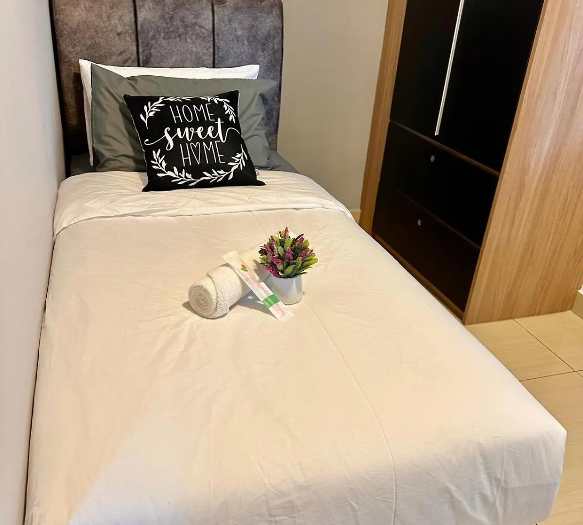 Nordic Industrial Style Austin Height 5-8pax Apartment Johor Bahru 0*,  Malaysia